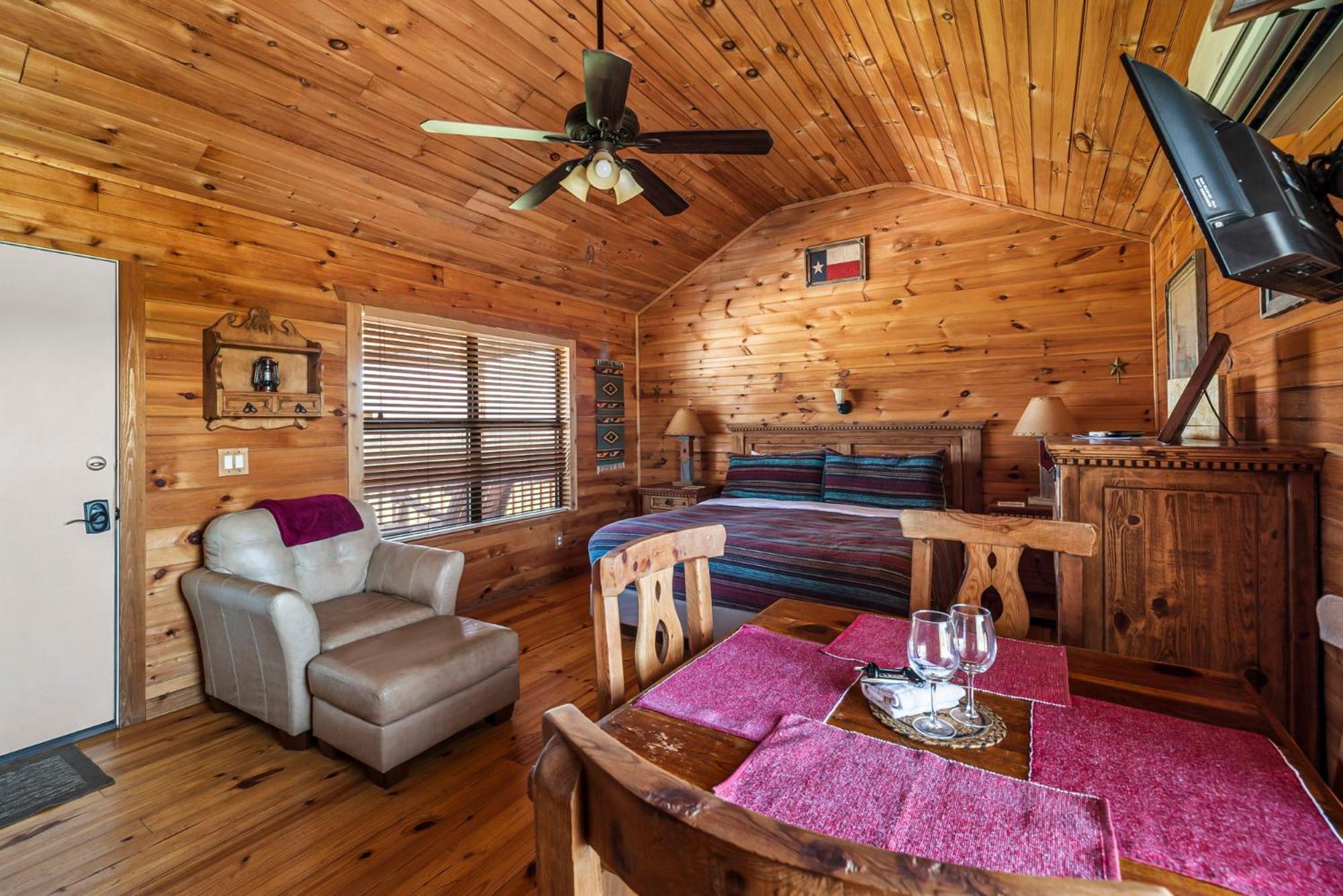 Enchanted Rockview Cabins Crabapple Exterior photo