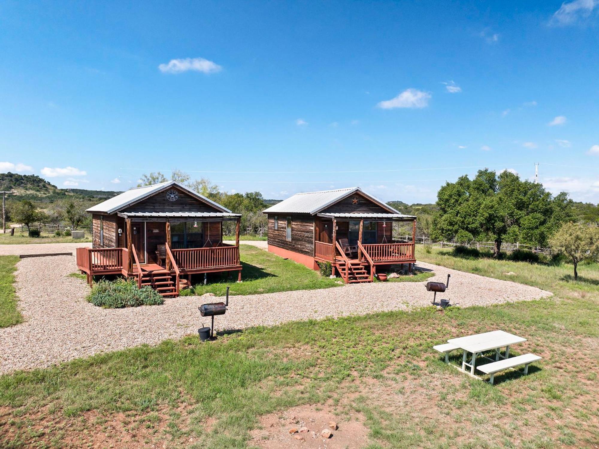 Enchanted Rockview Cabins Crabapple Exterior photo