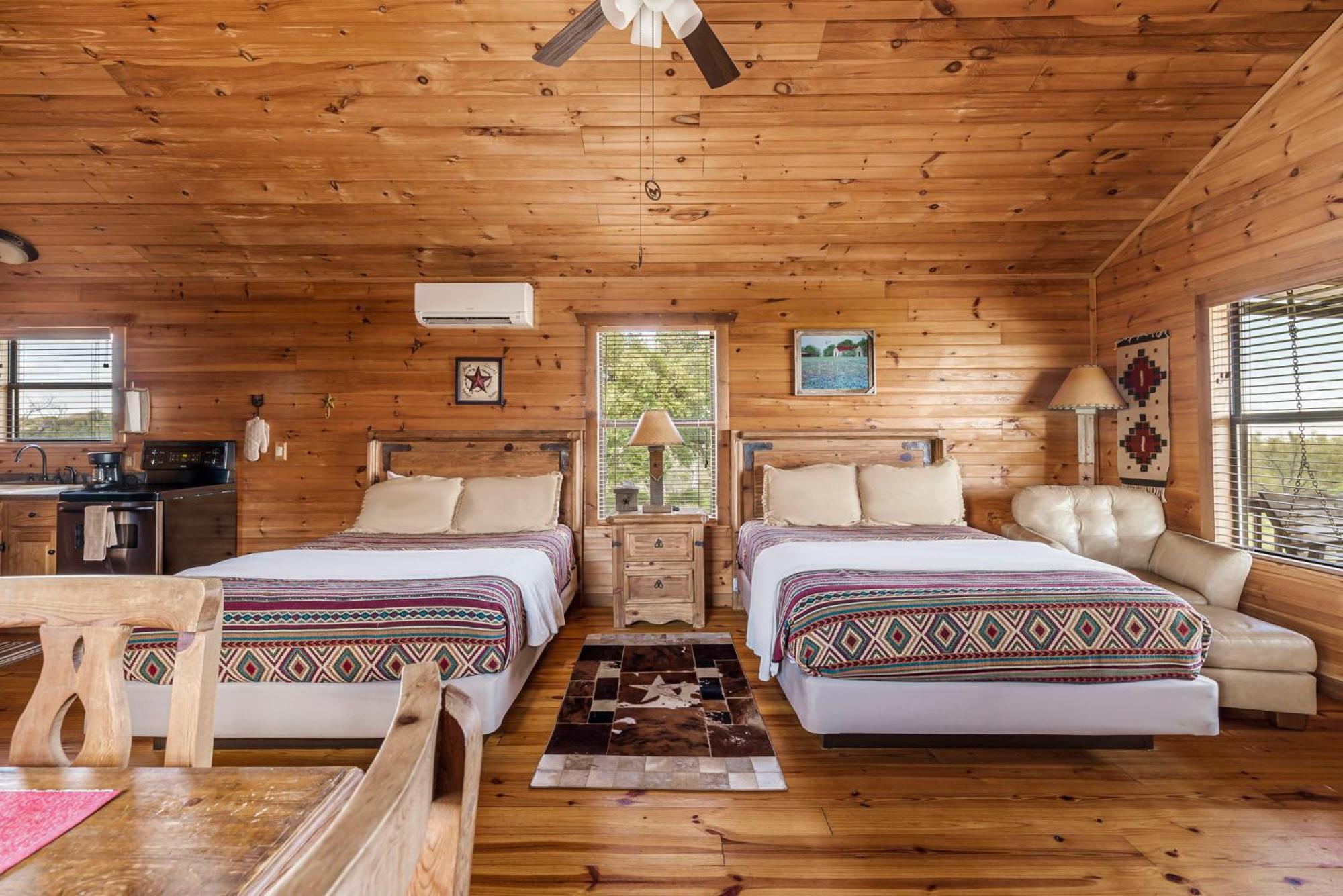 Enchanted Rockview Cabins Crabapple Room photo
