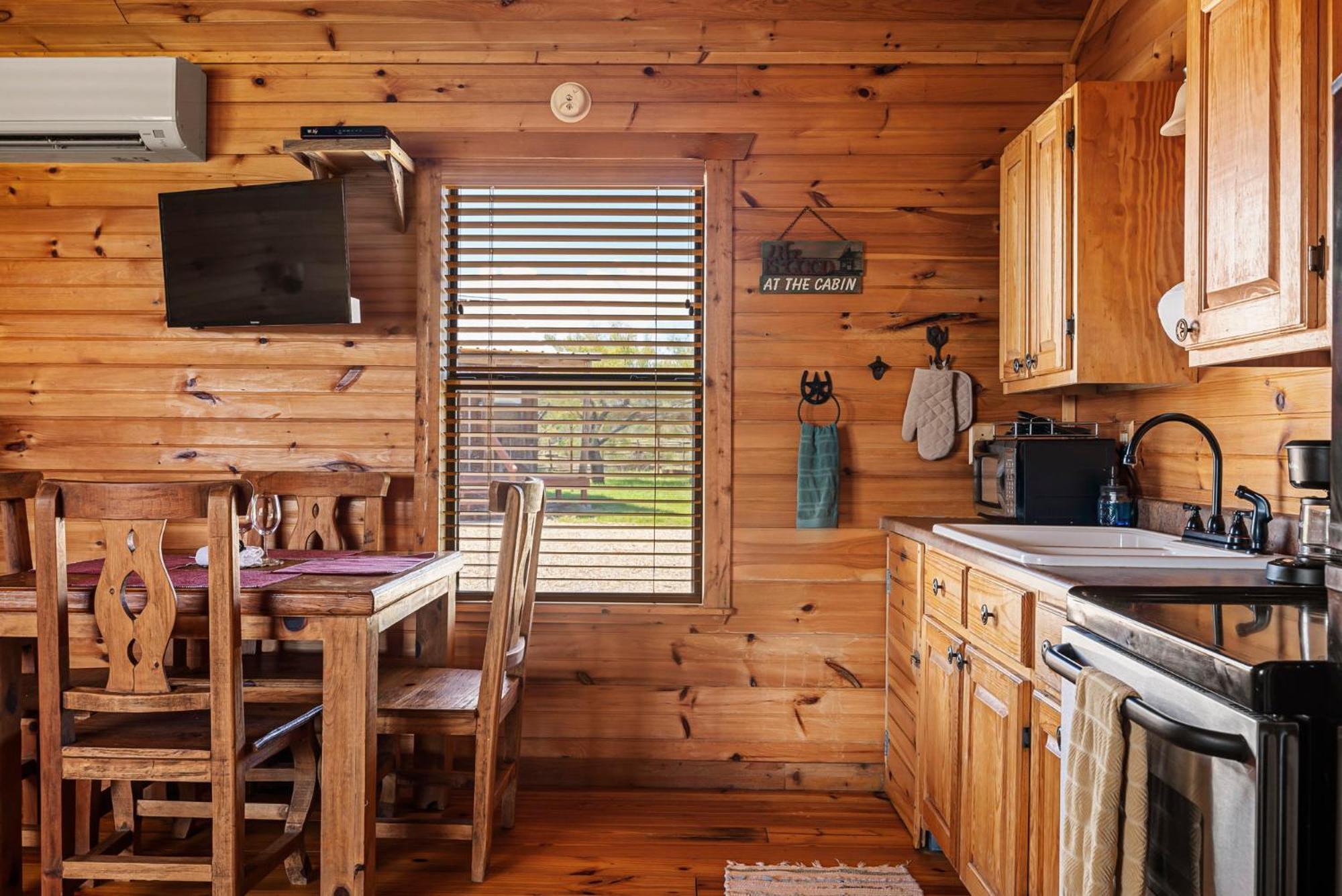 Enchanted Rockview Cabins Crabapple Room photo
